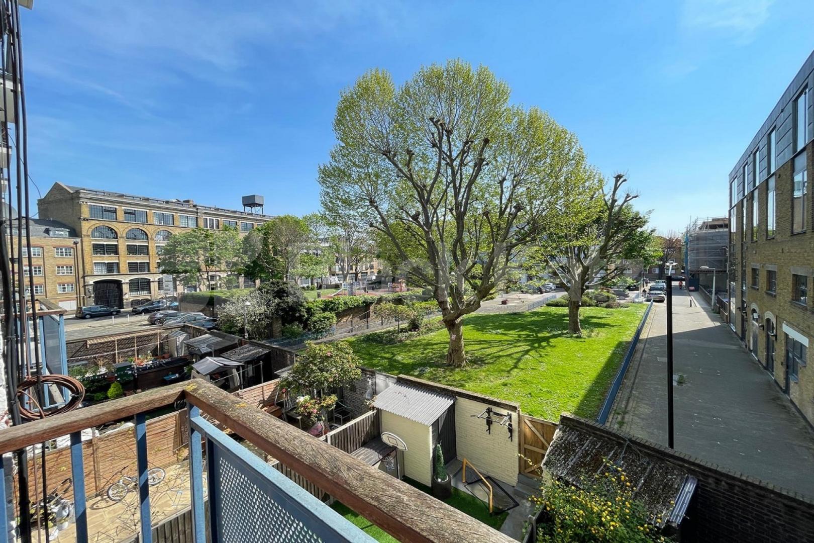 Duplex apartment & boasting over 850 Sq.Ft.of living & entertaining space Archdale House.Long Lane  , London Bridge / Borough 